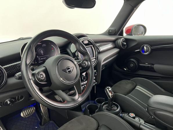 Mini Hatch III (F55/F56) Рестайлинг с пробегом 2020 года, цена 2 790 000 рублей, 54102 км, хэтчбек, Автокод Объявления