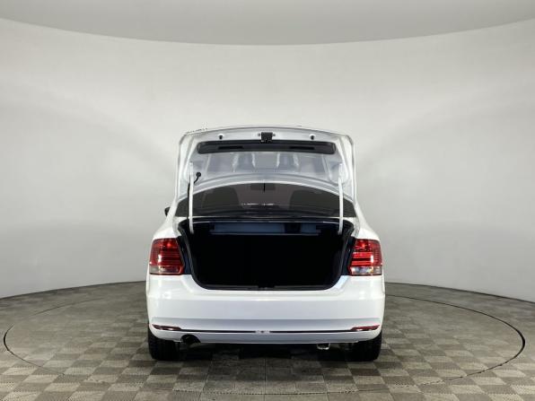 Volkswagen Polo V Рестайлинг с пробегом 2018 года, цена 950 000 рублей, 220615 км, седан, Автокод Объявления