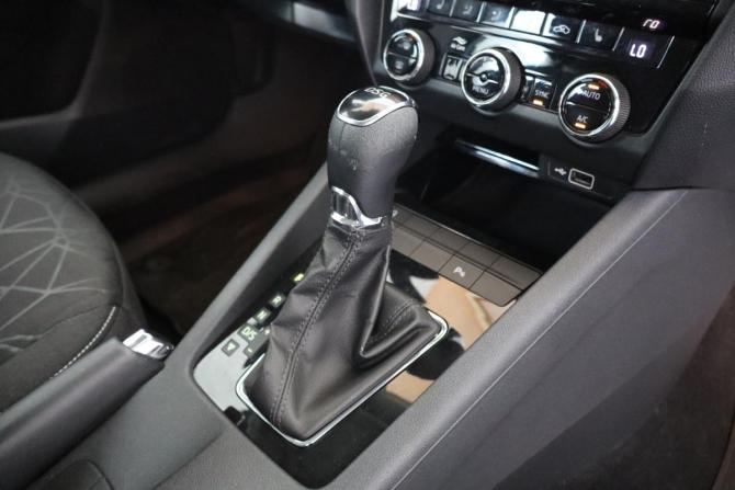 Skoda Octavia III (A7) Рестайлинг с пробегом 2019 года, цена 1 379 000 рублей, 205300 км, лифтбек, Автокод Объявления