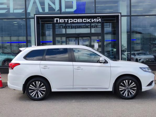 Mitsubishi Outlander III Рестайлинг 3 с пробегом 2022 года, цена 2 510 000 рублей, 72793 км, внедорожник, Автокод Объявления