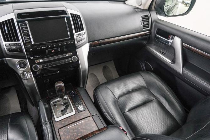 Toyota Land Cruiser 200 Series Рестайлинг 1 с пробегом 2013 года, цена 4 399 000 рублей, 365000 км, внедорожник, Автокод Объявления