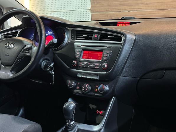 Kia Ceed II Рестайлинг с пробегом 2015 года, цена 955 000 рублей, 205183 км, хэтчбек, Автокод Объявления