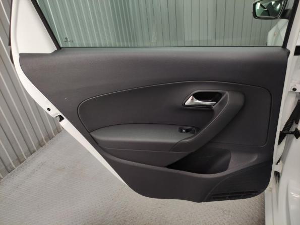 Volkswagen Polo V с пробегом 2015 года, цена 919 000 рублей, 168000 км, седан, Автокод Объявления