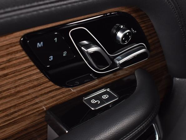 Land Rover Range Rover IV Рестайлинг с пробегом 2018 года, цена 6 534 995 рублей, 69064 км, внедорожник, Автокод Объявления