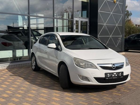 Opel Astra J с пробегом 2010 года, цена 650 000 рублей, 300143 км, хэтчбек, Автокод Объявления