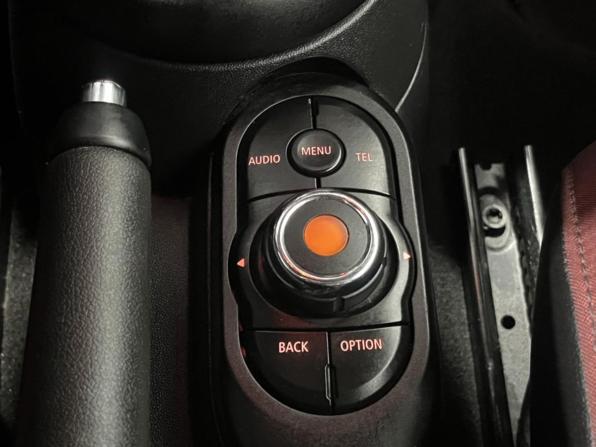 Mini Hatch III (F55/F56) с пробегом 2017 года, цена 2 208 000 рублей, 109119 км, хэтчбек, Автокод Объявления