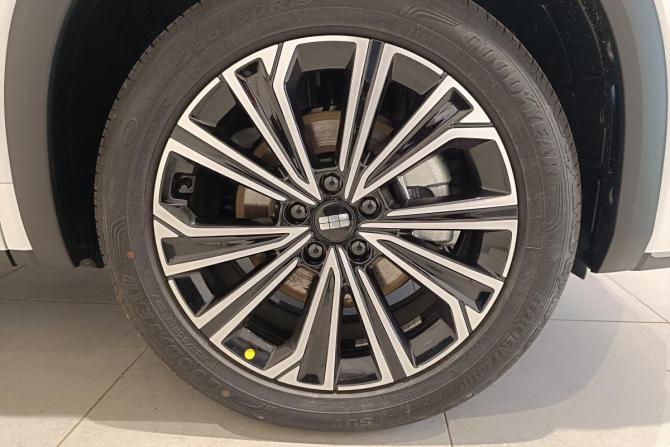 Новый Geely EX5 EM-i 2026 года, цена 3 924 990 рублей, внедорожник, Автокод Объявления