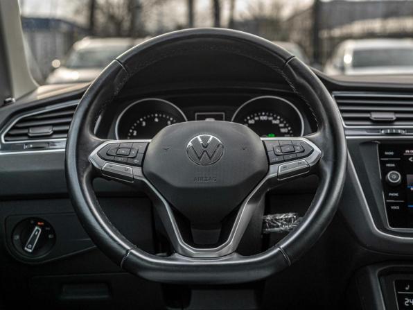 Volkswagen Tiguan II Рестайлинг с пробегом 2021 года, цена 2 681 000 рублей, 62369 км, внедорожник, Автокод Объявления