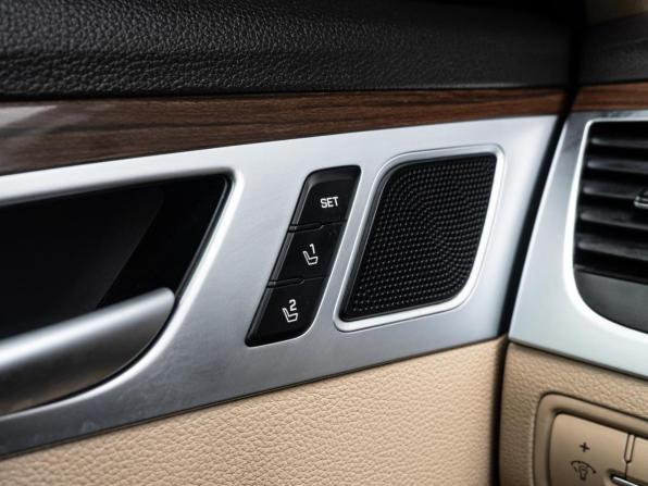 Hyundai Genesis II с пробегом 2016 года, цена 1 870 000 рублей, 185784 км, седан, Автокод Объявления