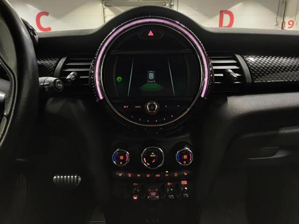 Mini Hatch III (F55/F56) Рестайлинг с пробегом 2018 года, цена 2 740 000 рублей, 94651 км, хэтчбек, Автокод Объявления