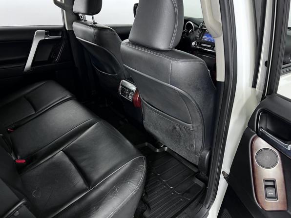Toyota Land Cruiser Prado 150 Series Рестайлинг 1 с пробегом 2015 года, цена 3 199 000 рублей, 260000 км, внедорожник, Автокод Объявления