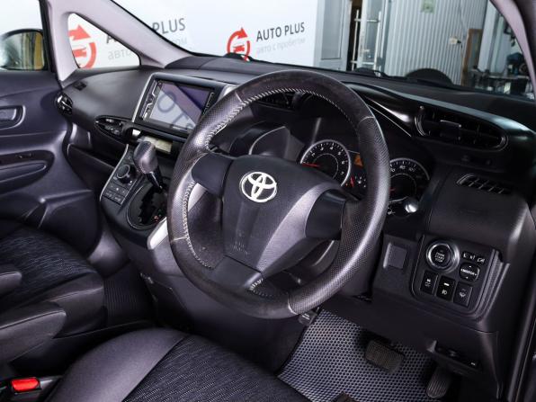 Toyota Wish II Рестайлинг с пробегом 2012 года, цена 1 049 000 рублей, 120000 км, минивэн, Автокод Объявления
