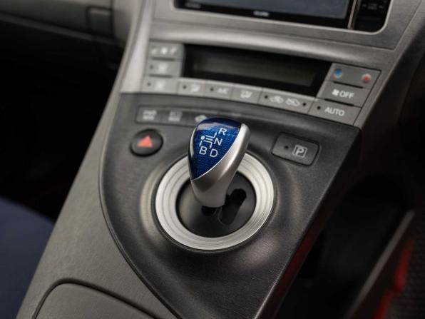 Toyota Prius III Рестайлинг (XW30) с пробегом 2013 года, цена 990 000 рублей, 224539 км, лифтбек, Автокод Объявления