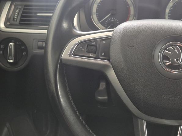 Skoda Rapid I с пробегом 2016 года, цена 1 049 000 рублей, 198531 км, лифтбек, Автокод Объявления