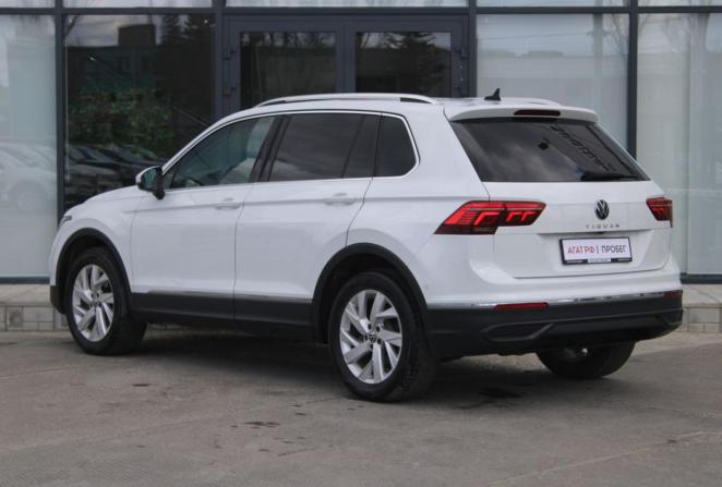 Volkswagen Tiguan II Рестайлинг с пробегом 2021 года, цена 2 860 000 рублей, 56293 км, внедорожник, Автокод Объявления