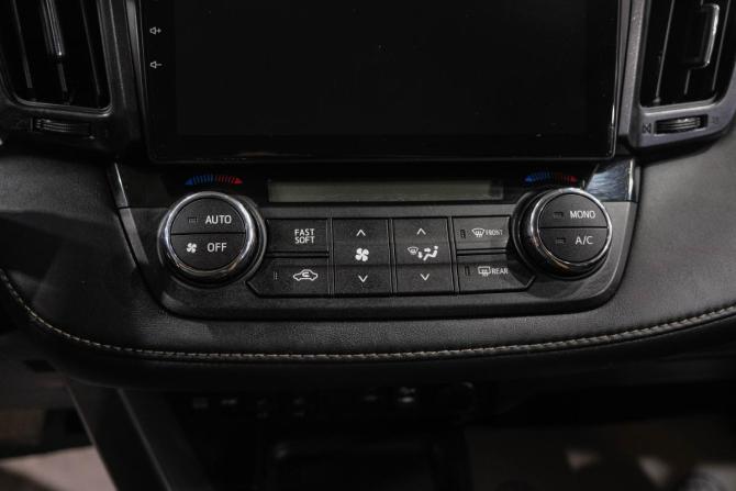 Toyota RAV4 IV (XA40) Рестайлинг с пробегом 2016 года, цена 2 259 000 рублей, 131000 км, внедорожник, Автокод Объявления