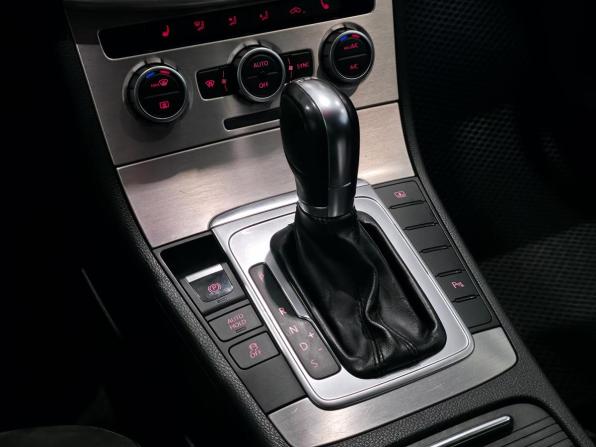 Volkswagen Passat B7 с пробегом 2012 года, цена 1 333 000 рублей, 153686 км, седан, Автокод Объявления