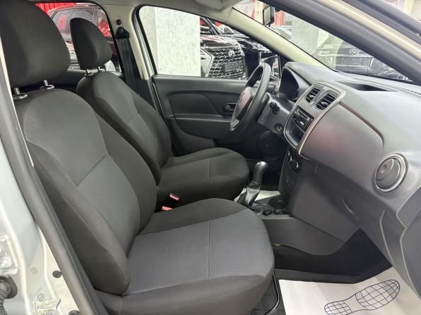 Renault Logan II с пробегом 2017 года, цена 865 000 рублей, 96799 км, седан, Автокод Объявления