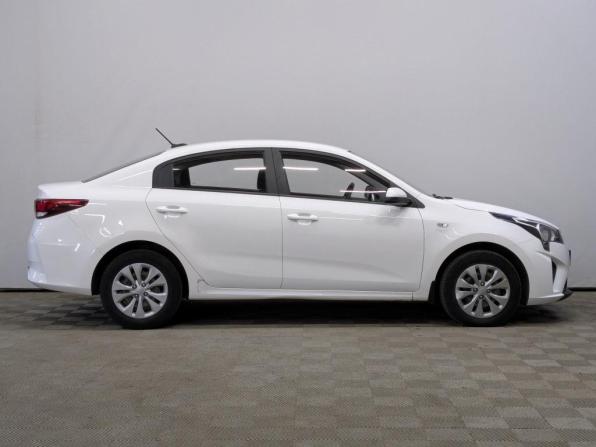 Kia Rio IV Рестайлинг с пробегом 2021 года, цена 1 485 000 рублей, 84330 км, седан, Автокод Объявления