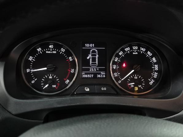 Skoda Rapid I с пробегом 2014 года, цена 565 000 рублей, 306926 км, лифтбек, Автокод Объявления