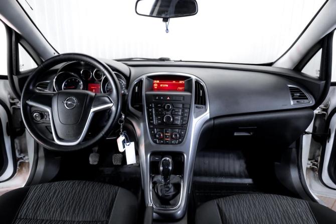 Opel Astra J Рестайлинг с пробегом 2014 года, цена 765 000 рублей, 174536 км, седан, Автокод Объявления