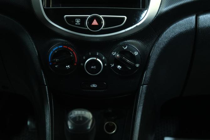 Hyundai Solaris I с пробегом 2013 года, цена 789 000 рублей, 200500 км, хэтчбек, Автокод Объявления