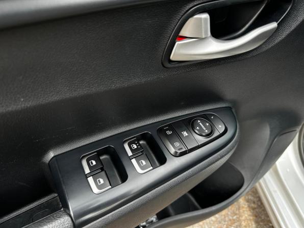 Kia Rio IV с пробегом 2018 года, цена 1 499 000 рублей, 85765 км, седан, Автокод Объявления