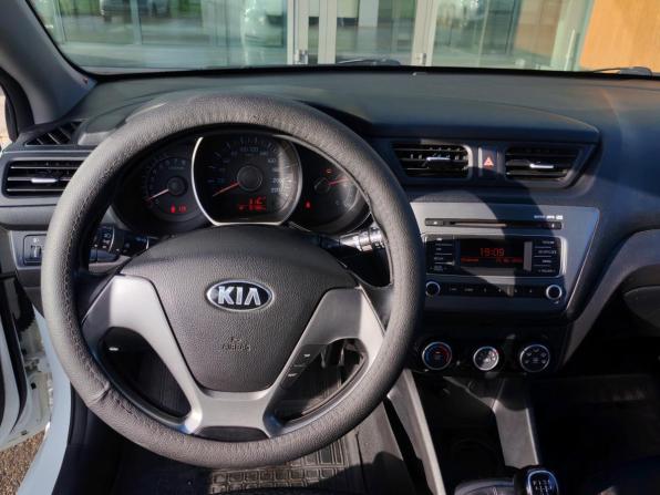 Kia Rio III Рестайлинг с пробегом 2015 года, цена 820 000 рублей, 151385 км, седан, Автокод Объявления