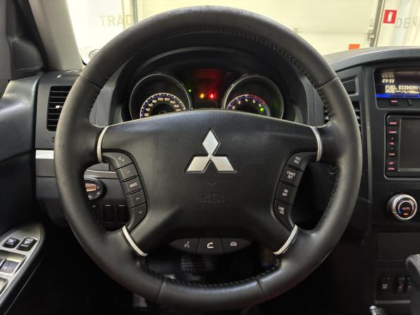 Mitsubishi Pajero IV Рестайлинг 1 с пробегом 2011 года, цена 1 899 000 рублей, 261000 км, внедорожник, Автокод Объявления