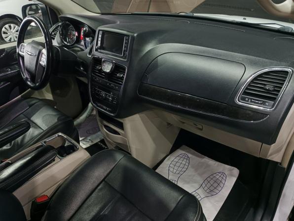 Chrysler Town &amp; Country V Рестайлинг с пробегом 2016 года, цена 1 700 000 рублей, 161980 км, минивэн, Автокод Объявления
