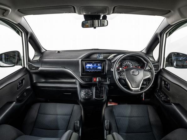 Toyota Noah III (R80) Рестайлинг с пробегом 2020 года, цена 2 170 300 рублей, 150748 км, минивэн, Автокод Объявления