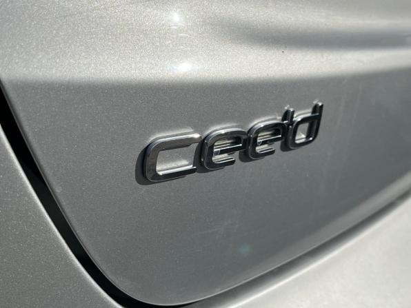 Kia Ceed II с пробегом 2015 года, цена 1 330 000 рублей, 74765 км, универсал, Автокод Объявления