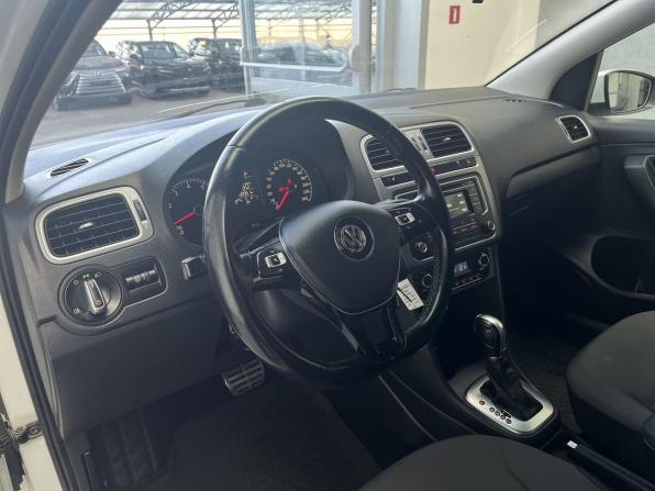 Volkswagen Polo V Рестайлинг с пробегом 2016 года, цена 1 000 000 рублей, 130960 км, седан, Автокод Объявления
