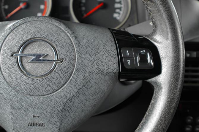 Opel Astra H Рестайлинг с пробегом 2007 года, цена 579 000 рублей, 310000 км, седан, Автокод Объявления