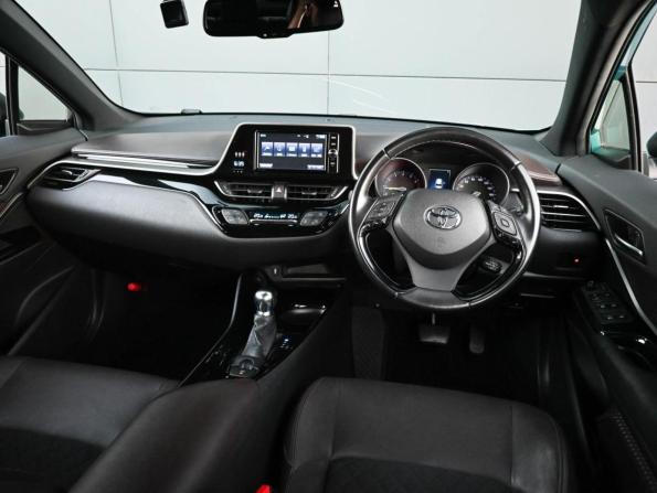 Toyota C-HR I с пробегом 2017 года, цена 2 184 000 рублей, 48240 км, внедорожник, Автокод Объявления