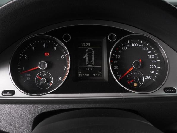 Volkswagen Passat B7 с пробегом 2011 года, цена 1 198 000 рублей, 197701 км, седан, Автокод Объявления