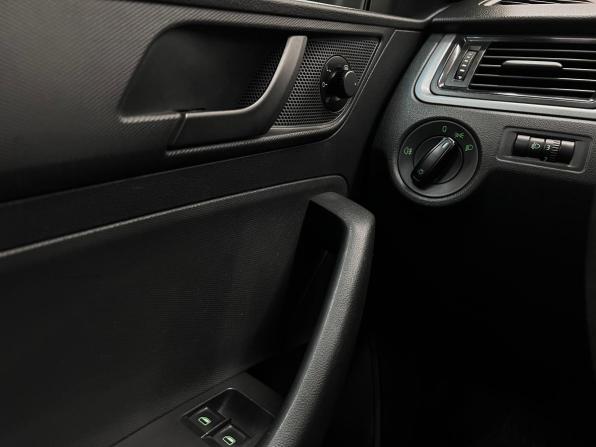 Skoda Rapid I с пробегом 2014 года, цена 615 000 рублей, 241000 км, лифтбек, Автокод Объявления