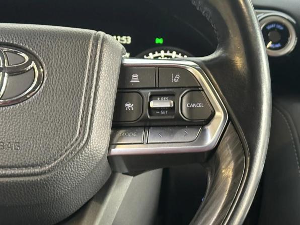 Toyota Land Cruiser 300 Series с пробегом 2022 года, цена 11 490 000 рублей, 15649 км, внедорожник, Автокод Объявления