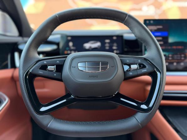 Geely Atlas II с пробегом 2025 года, цена 2 550 000 рублей, 15900 км, внедорожник, Автокод Объявления