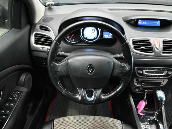 Renault Fluence I Рестайлинг с пробегом 2014 года, цена 700 000 рублей, 216680 км, седан, Автокод Объявления