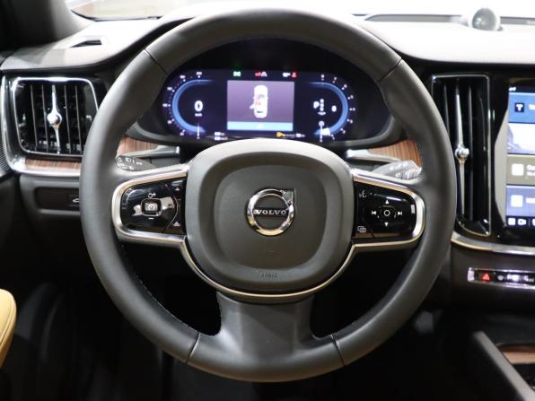 Volvo V60 Cross Country II с пробегом 2024 года, цена 6 350 000 рублей, 26500 км, универсал, Автокод Объявления