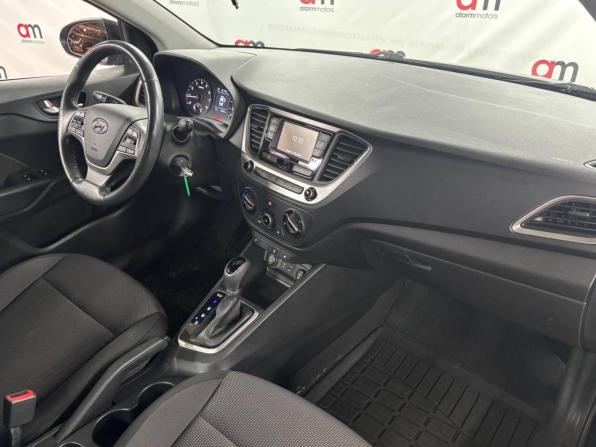 Hyundai Solaris II с пробегом 2017 года, цена 1 349 000 рублей, 82000 км, седан, Автокод Объявления