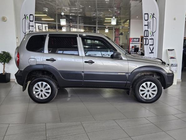 Chevrolet Niva I Рестайлинг с пробегом 2017 года, цена 799 000 рублей, 93530 км, внедорожник, Автокод Объявления