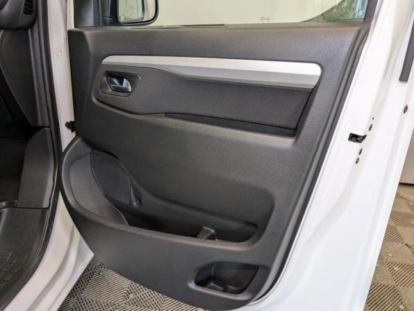Peugeot Traveller I с пробегом 2019 года, цена 2 950 000 рублей, 72906 км, минивэн, Автокод Объявления