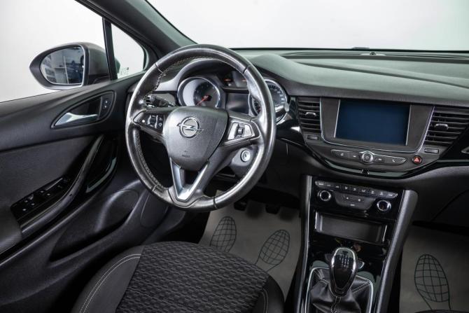 Opel Astra K с пробегом 2018 года, цена 1 369 000 рублей, 166621 км, универсал, Автокод Объявления