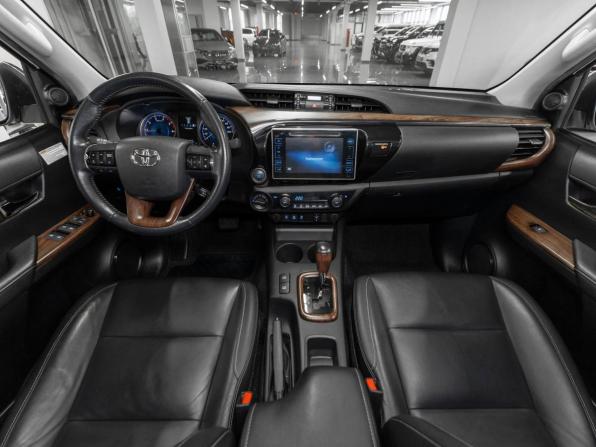 Toyota Hilux VIII с пробегом 2016 года, цена 3 980 000 рублей, 104593 км, пикап, Автокод Объявления