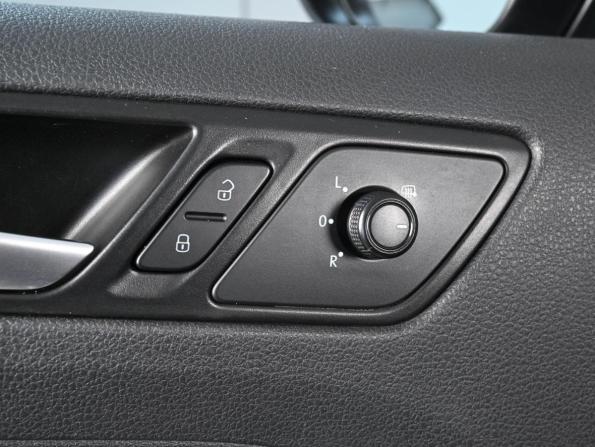 Volkswagen Jetta VI Рестайлинг с пробегом 2017 года, цена 1 369 000 рублей, 224138 км, седан, Автокод Объявления