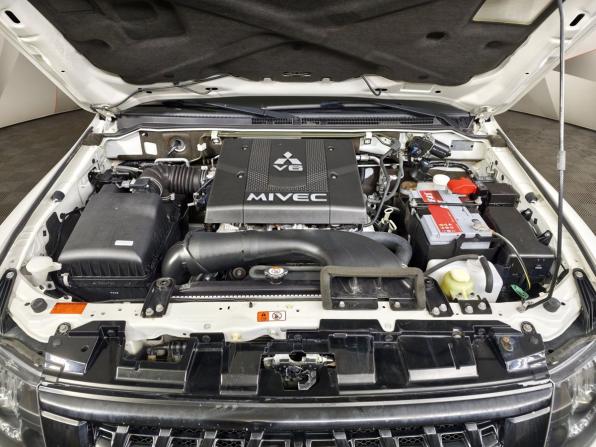 Mitsubishi Pajero IV Рестайлинг 2 с пробегом 2019 года, цена 3 599 000 рублей, 38328 км, внедорожник, Автокод Объявления