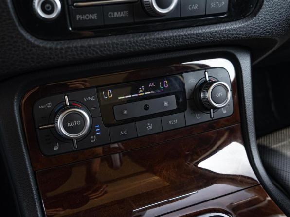 Volkswagen Touareg II Рестайлинг с пробегом 2015 года, цена 3 150 000 рублей, 235851 км, внедорожник, Автокод Объявления