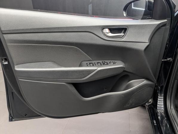 Hyundai Solaris II с пробегом 2017 года, цена 1 260 000 рублей, 118170 км, седан, Автокод Объявления